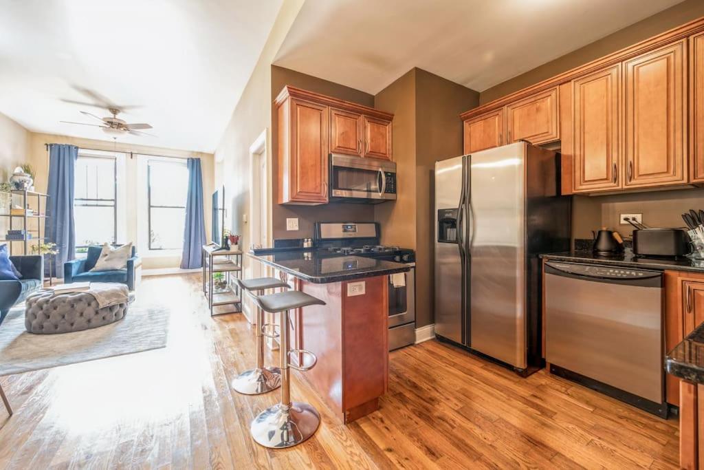 Lovely 2 Bed 3 Miles From Dt W Free Parking Чикаго Екстериор снимка